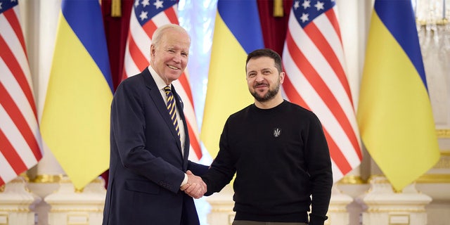 Biden shaking hands with Volodymyr Zelenskyy