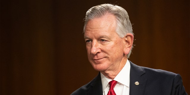 tommy tuberville red tie