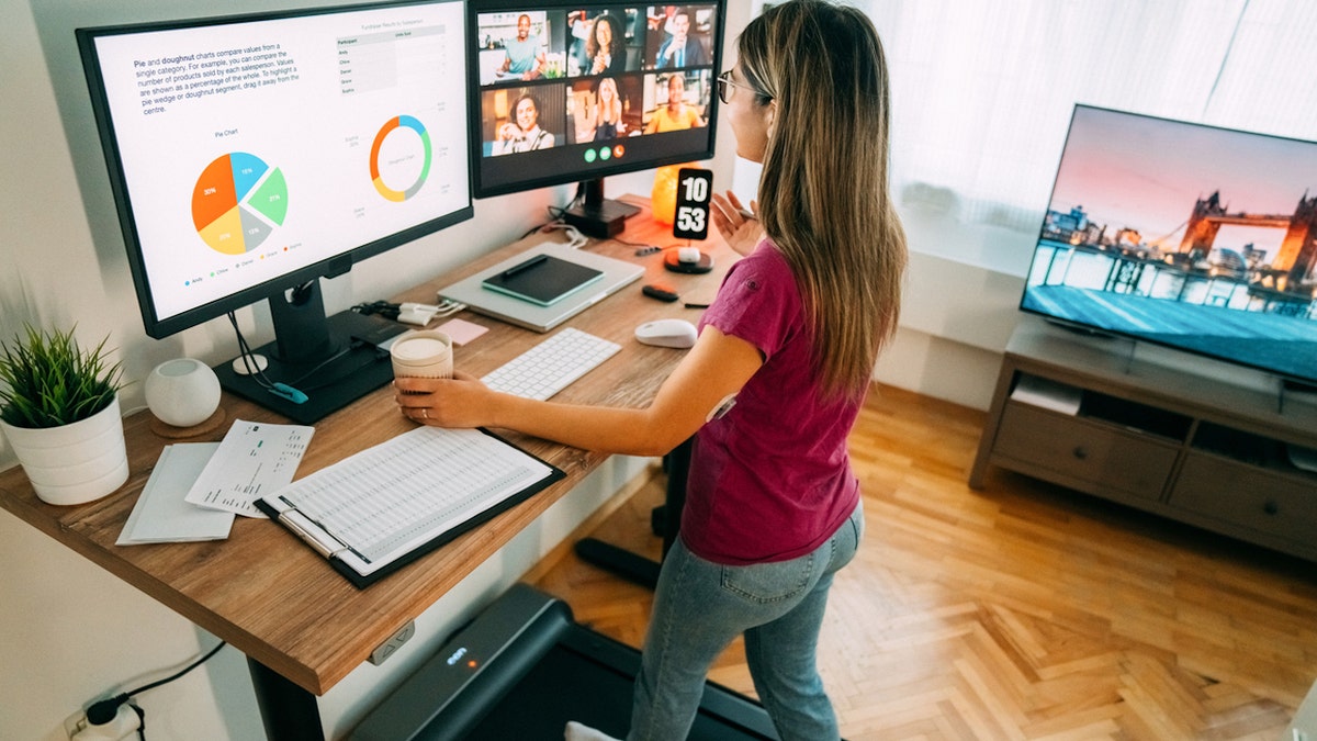 Treadmill desk