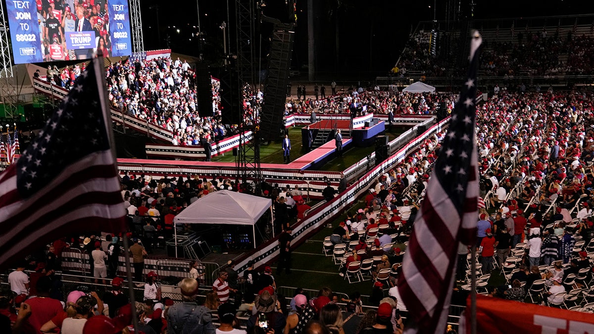 Massive crowd at Florida Trump rally same night as GOP debate in Miami