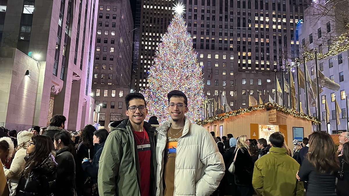 delcid twins at rockefeller tree in nyc