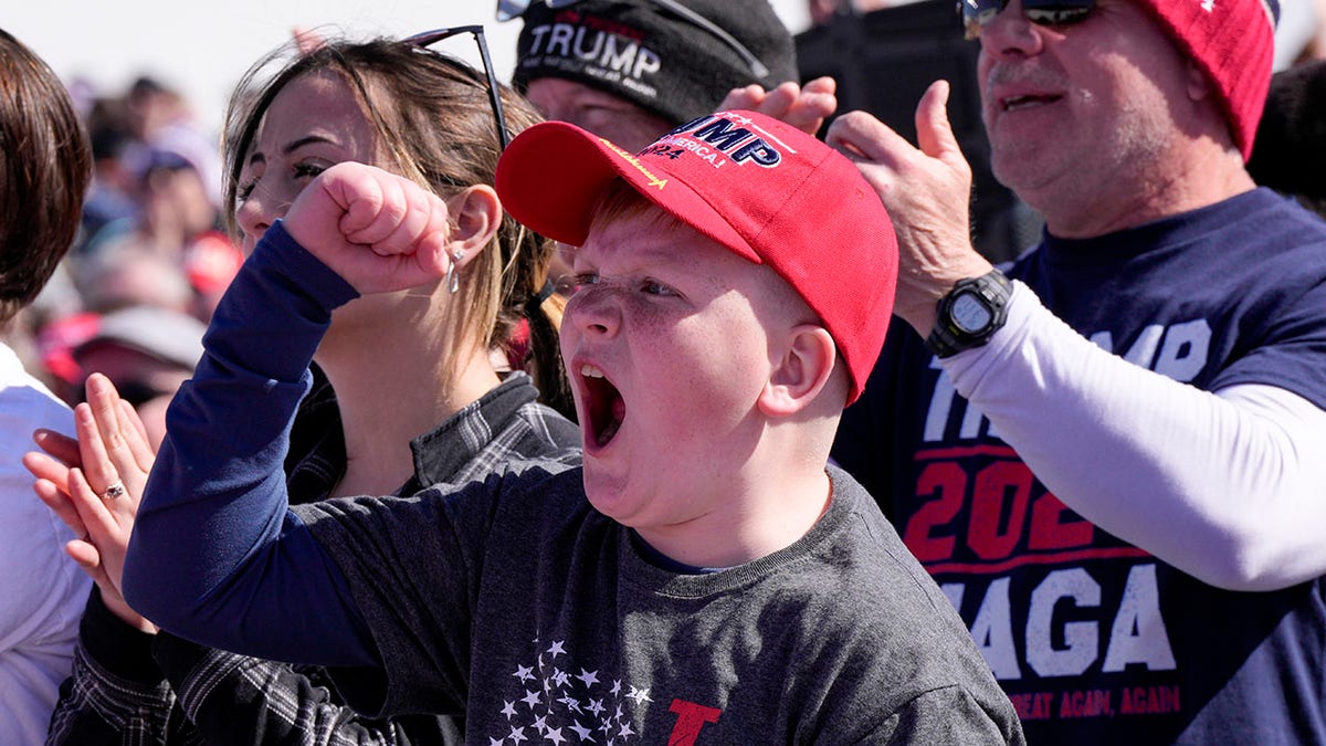 Trump Ohio rally crowd